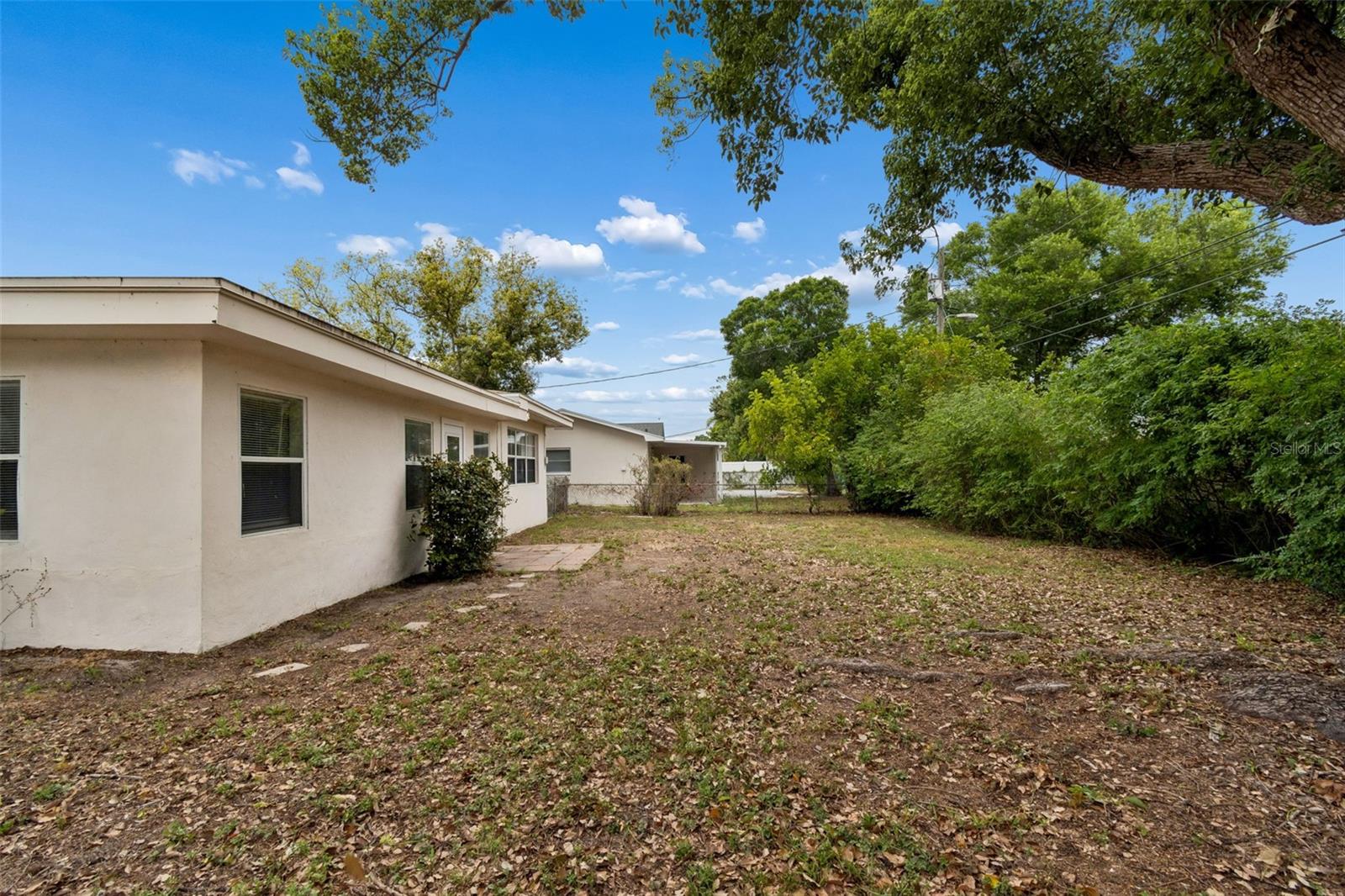 GOLDEN GROVES - Residential