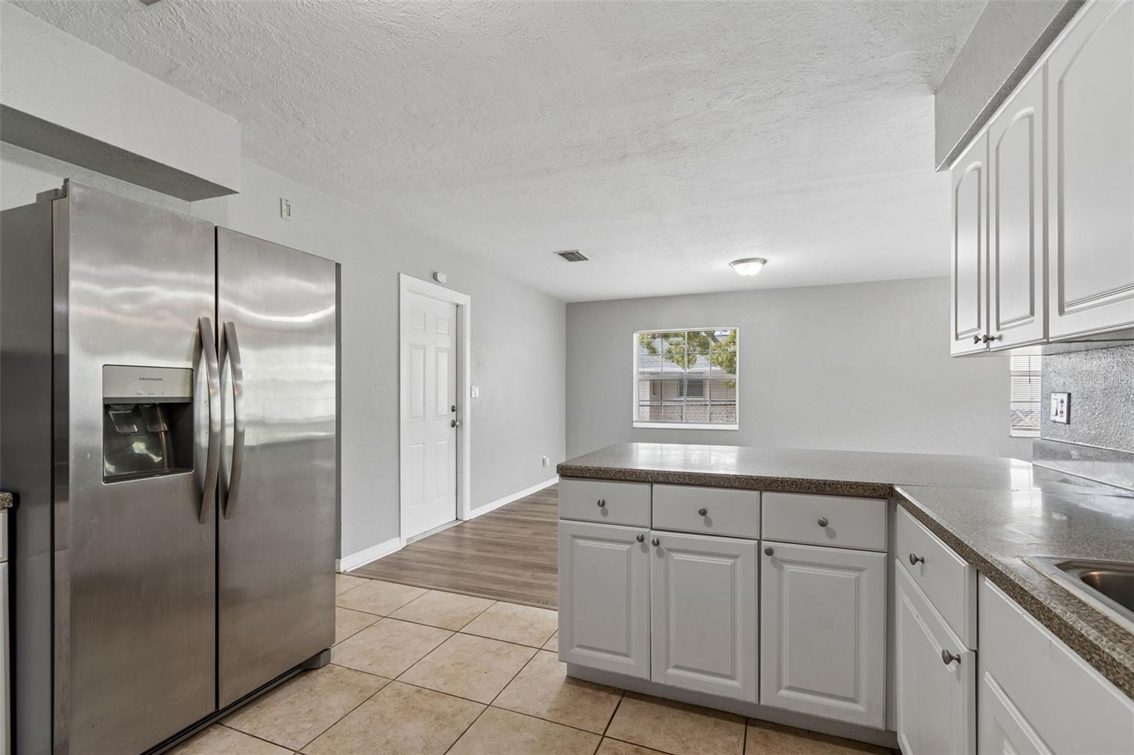 GOLDEN GROVES - Residential