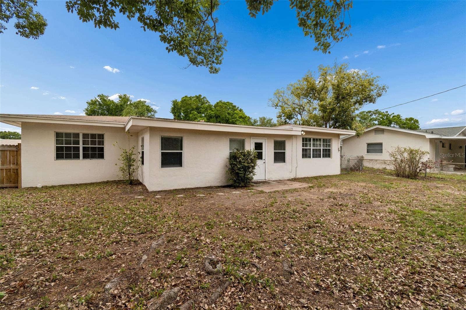 GOLDEN GROVES - Residential