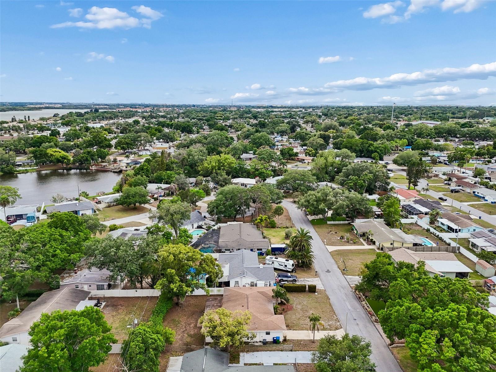 GOLDEN GROVES - Residential