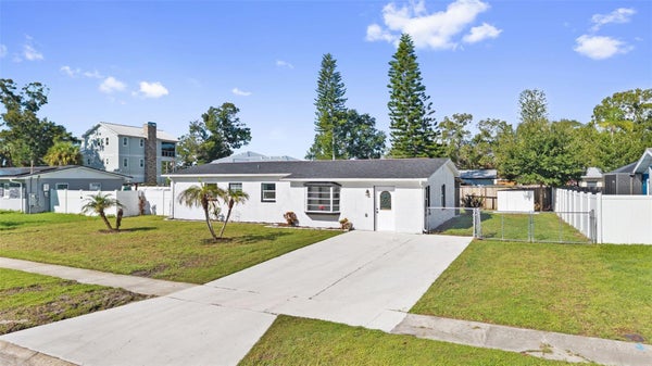 310 COUNTRY CLUB DR, OLDSMAR, FL 34677 - Image bcfd6c2b78a17fa665bd6e5737da229a/755459213