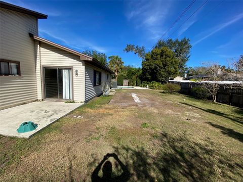 A home in LAKELAND