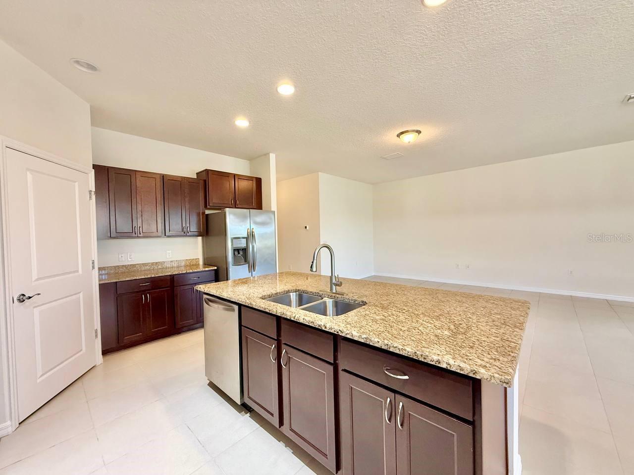 EPPERSON RANCH SOUTH PH 1C-1 - Residential Lease