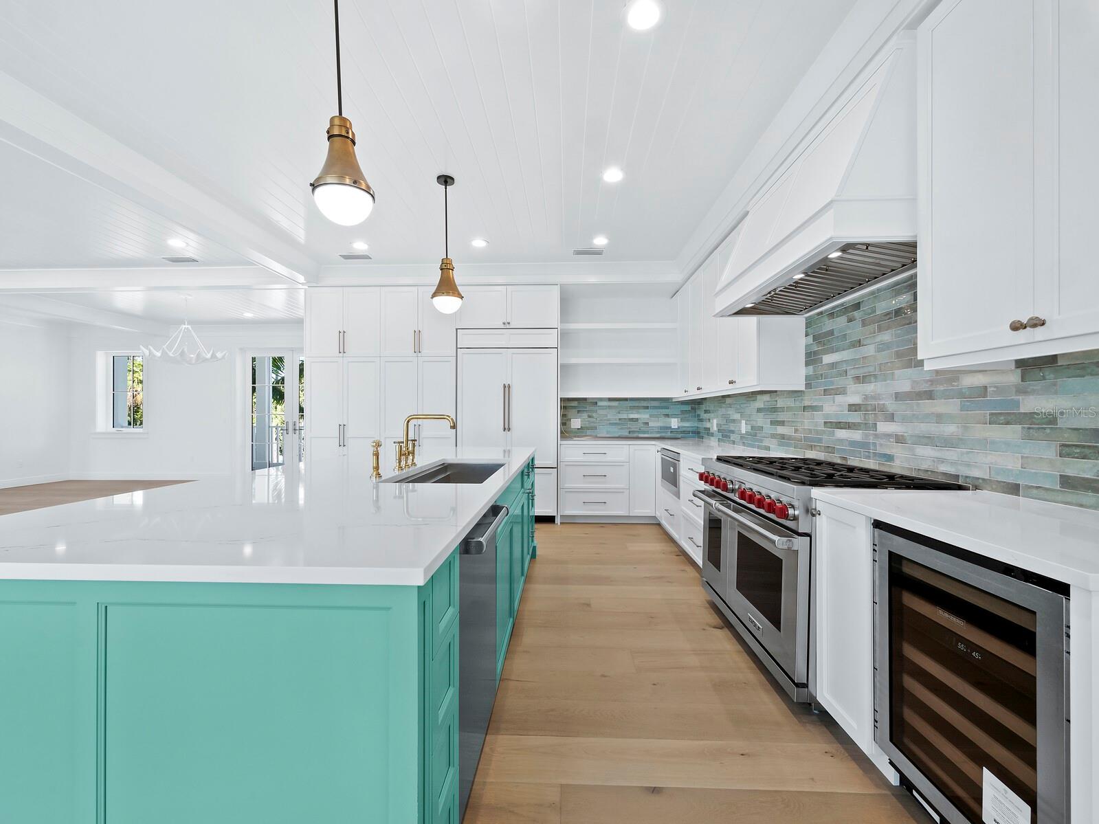 LONGBOAT SHORES - Residential