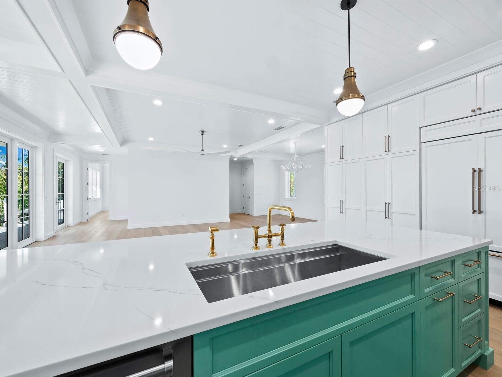 LONGBOAT SHORES - Residential