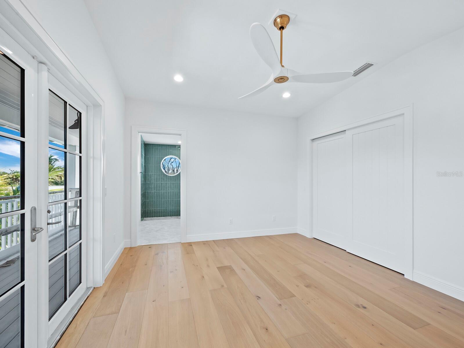 LONGBOAT SHORES - Residential