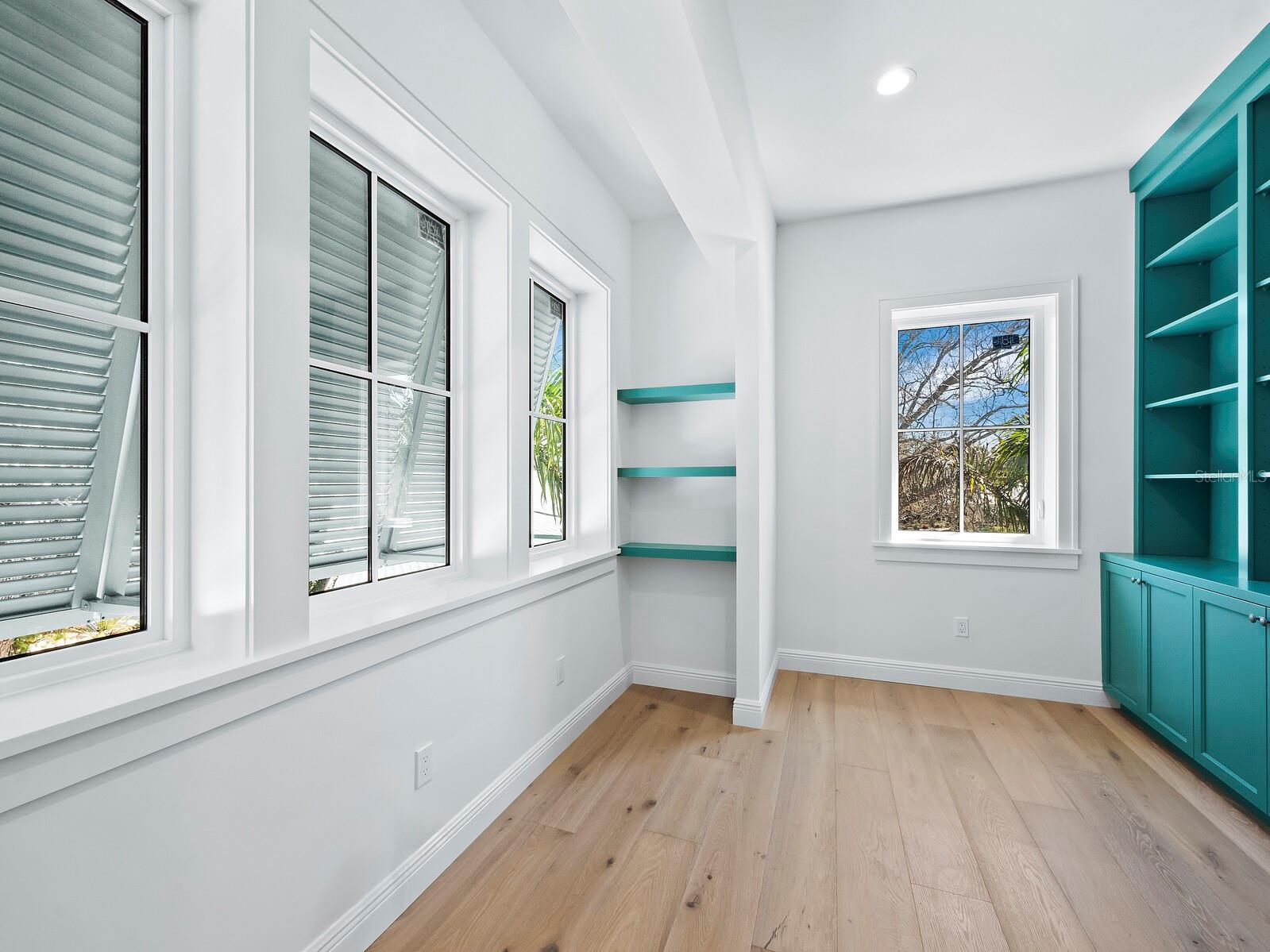 LONGBOAT SHORES - Residential