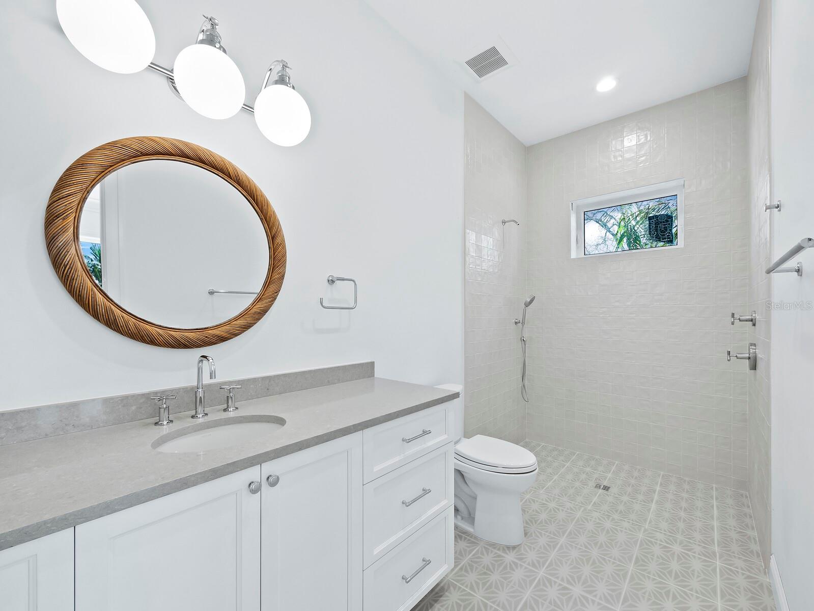 LONGBOAT SHORES - Residential