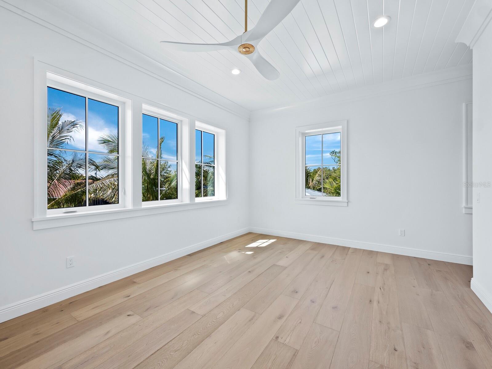 LONGBOAT SHORES - Residential