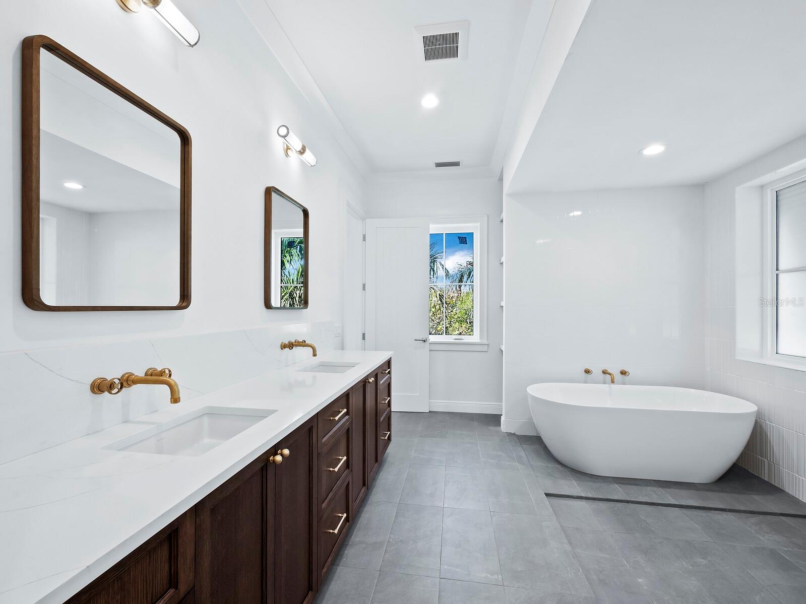 LONGBOAT SHORES - Residential