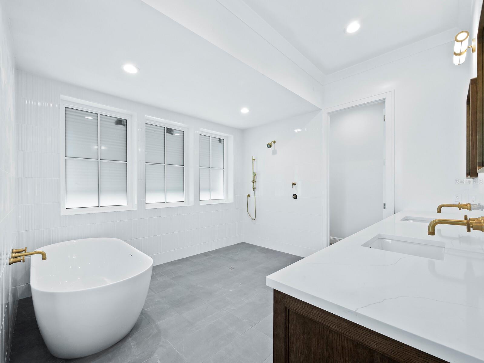 LONGBOAT SHORES - Residential