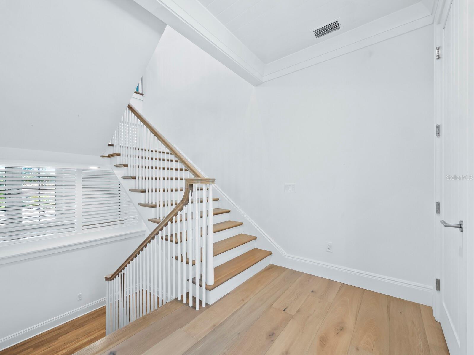 LONGBOAT SHORES - Residential