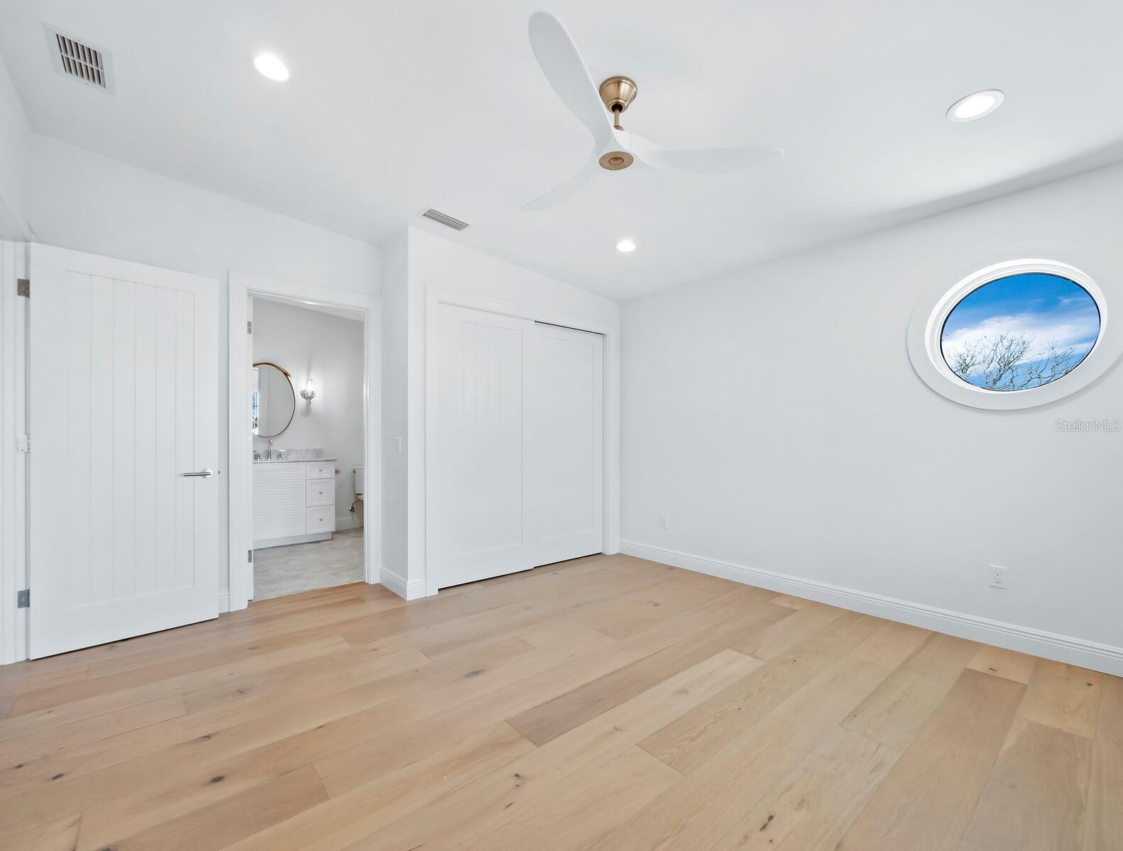 LONGBOAT SHORES - Residential