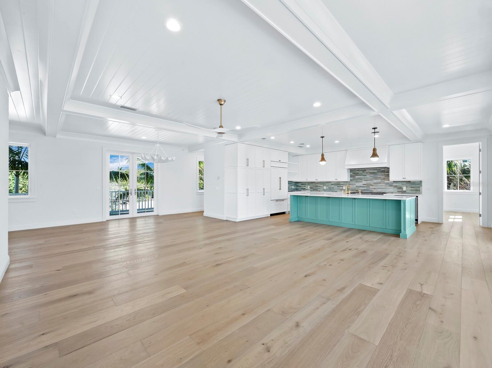 LONGBOAT SHORES - Residential