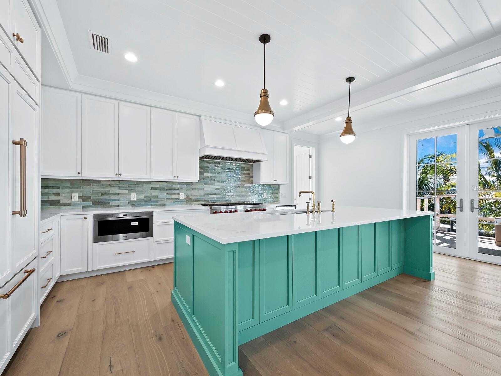 LONGBOAT SHORES - Residential