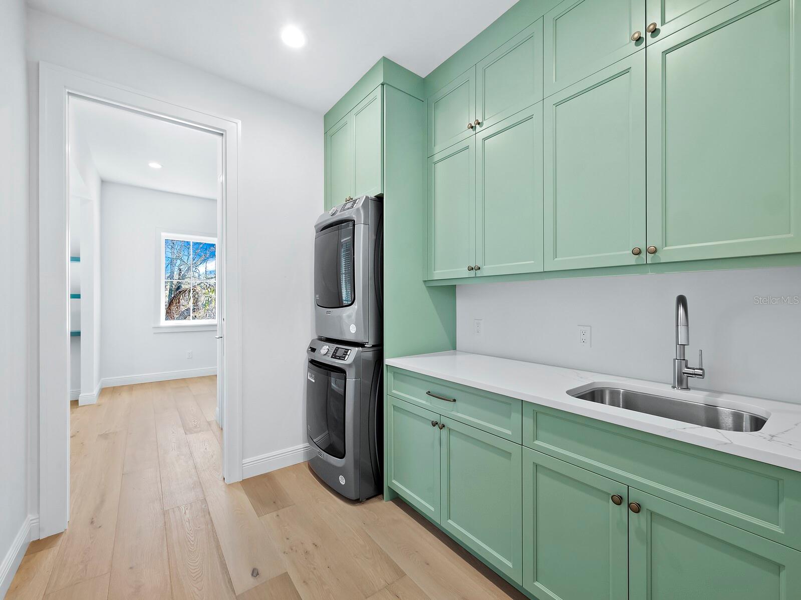 LONGBOAT SHORES - Residential