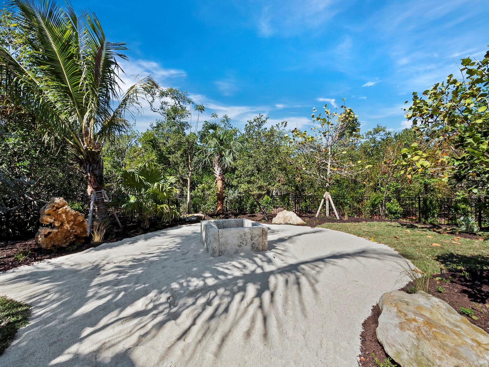 LONGBOAT SHORES - Residential