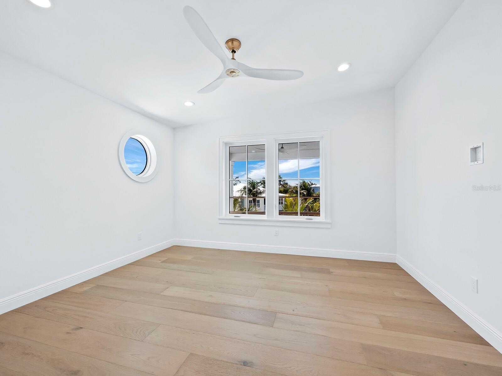 LONGBOAT SHORES - Residential