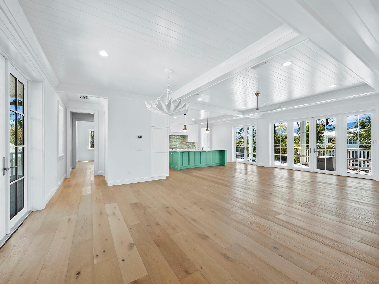 LONGBOAT SHORES - Residential