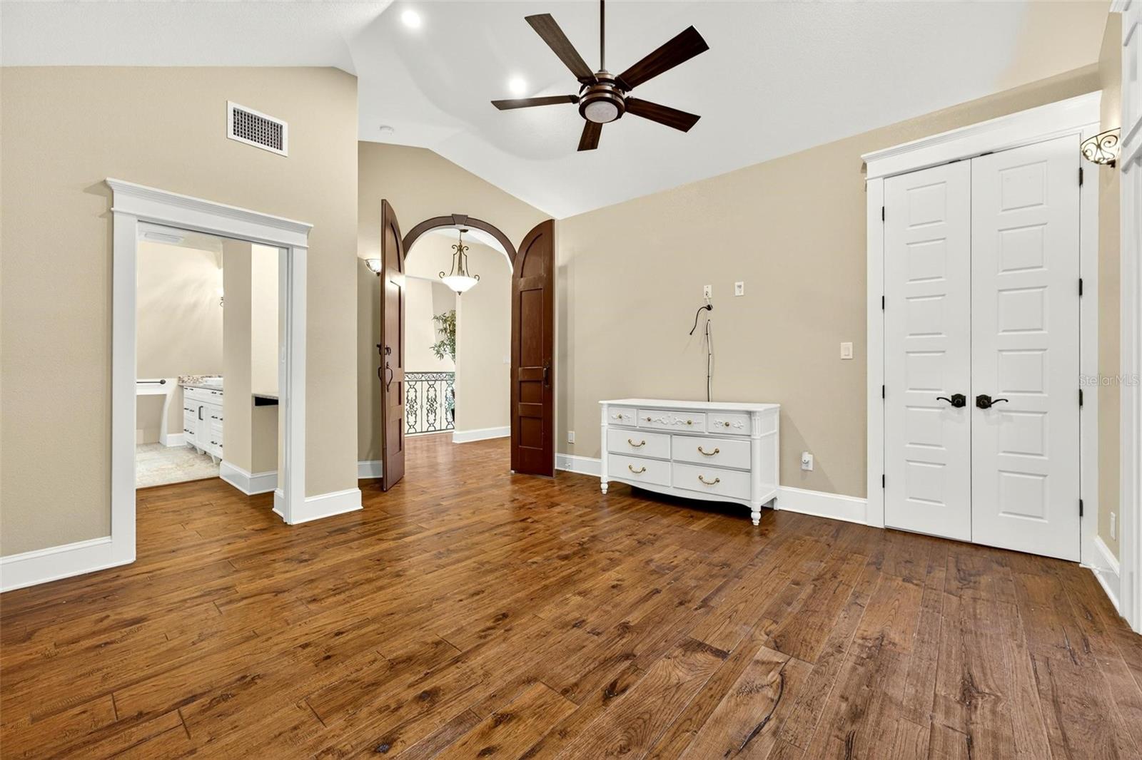 IVANHOE PARK REP - Residential