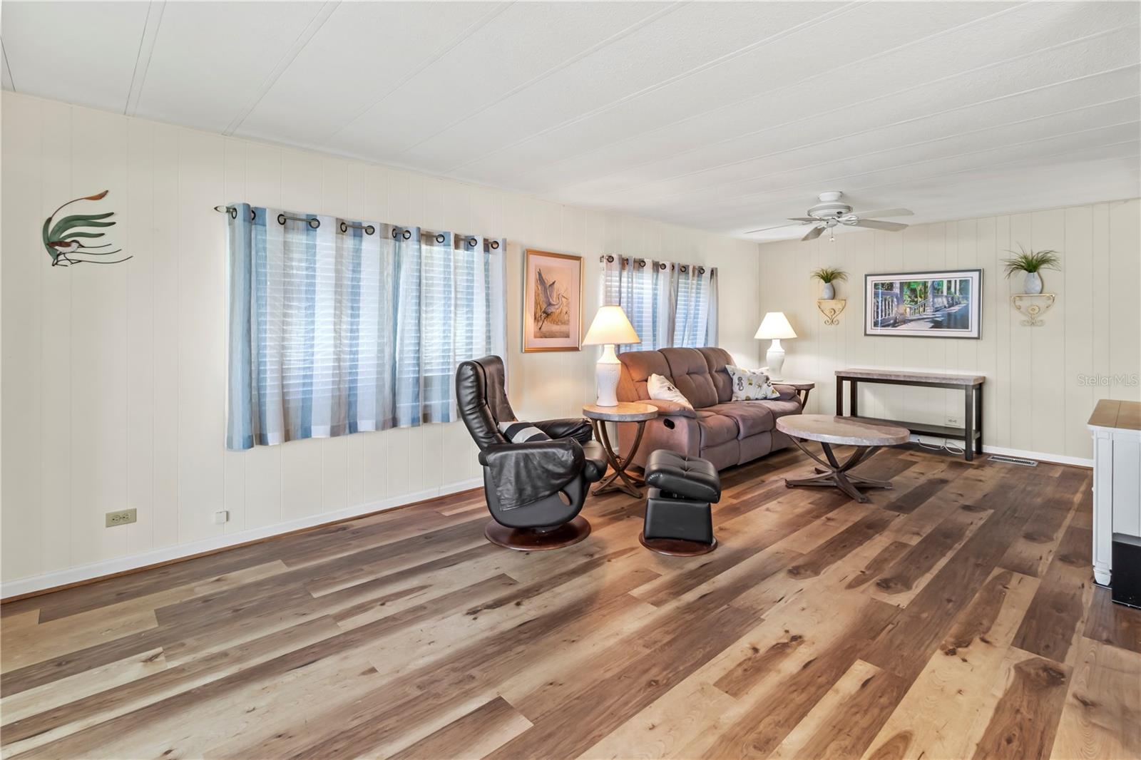 PALM LAKE ESTATES - Residential