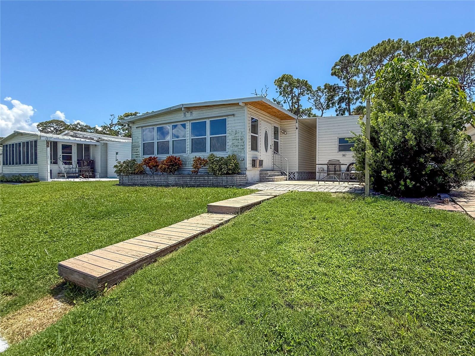 PALM LAKE ESTATES - Residential