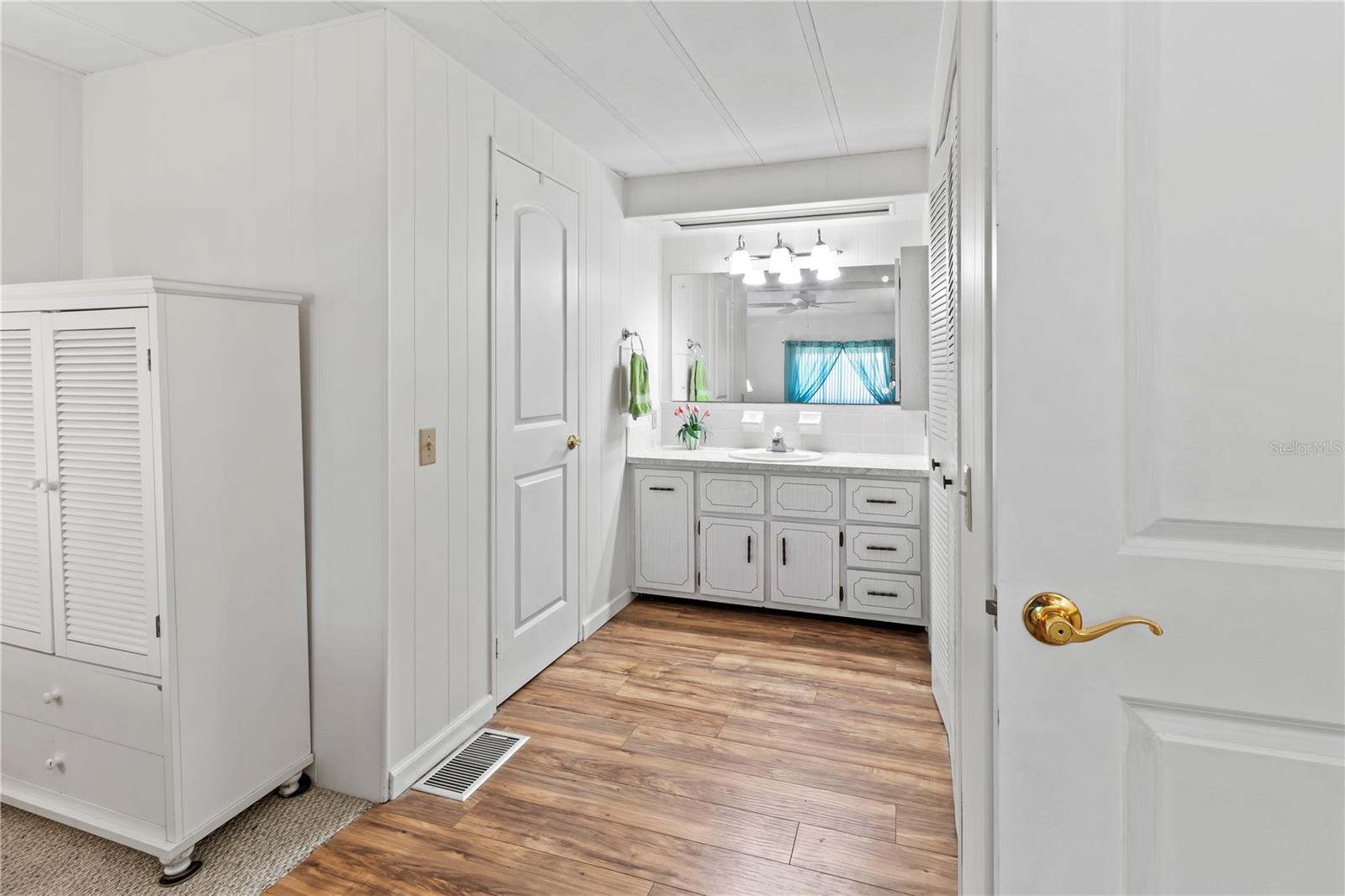 PALM LAKE ESTATES - Residential