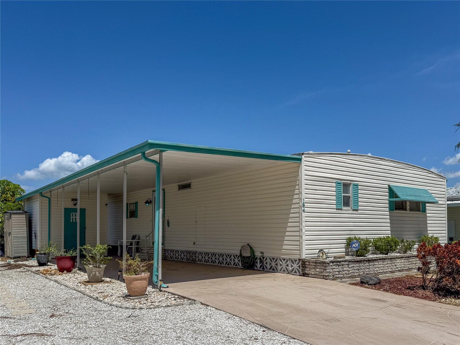 PALM LAKE ESTATES - Residential