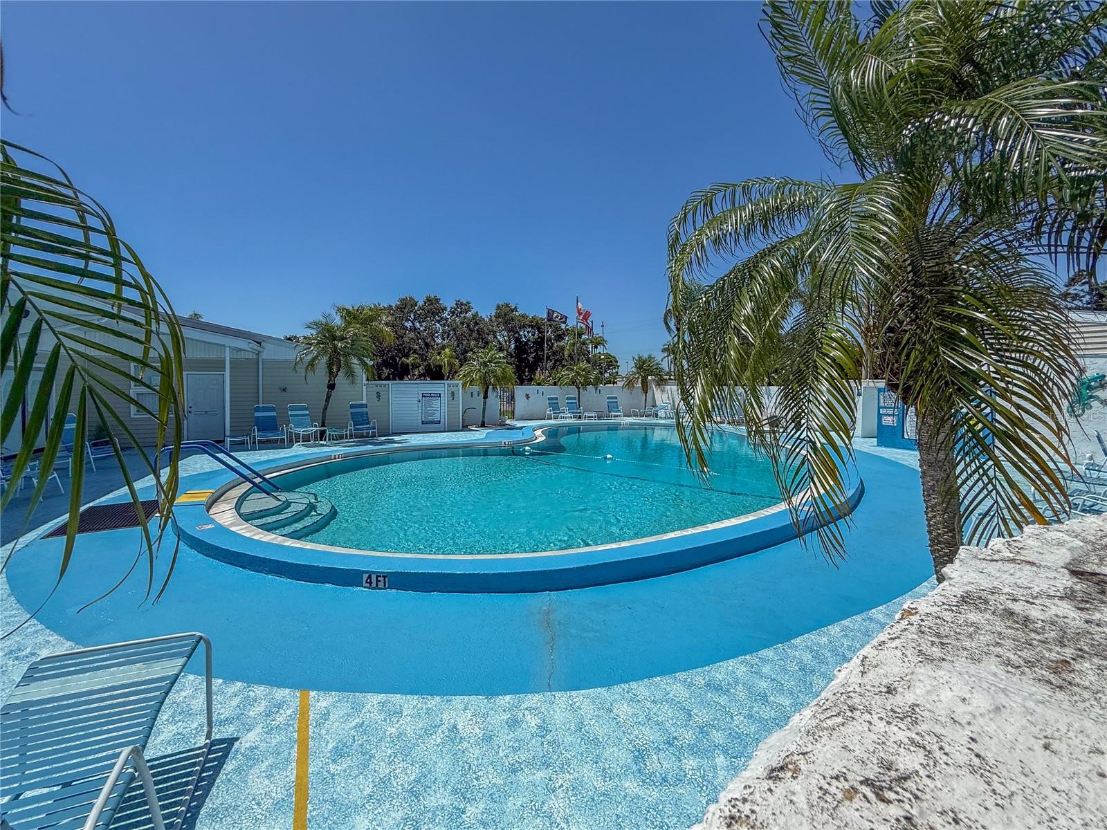 PALM LAKE ESTATES - Residential