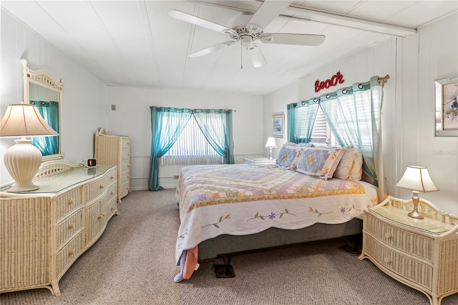 PALM LAKE ESTATES - Residential