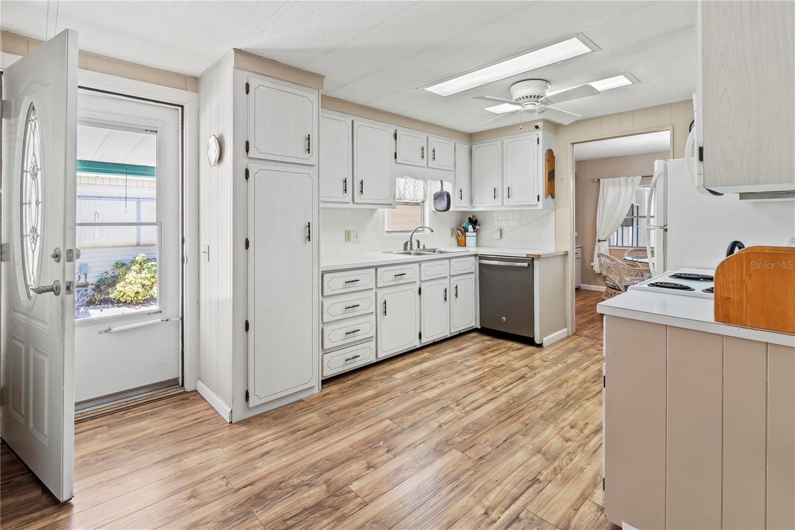 PALM LAKE ESTATES - Residential