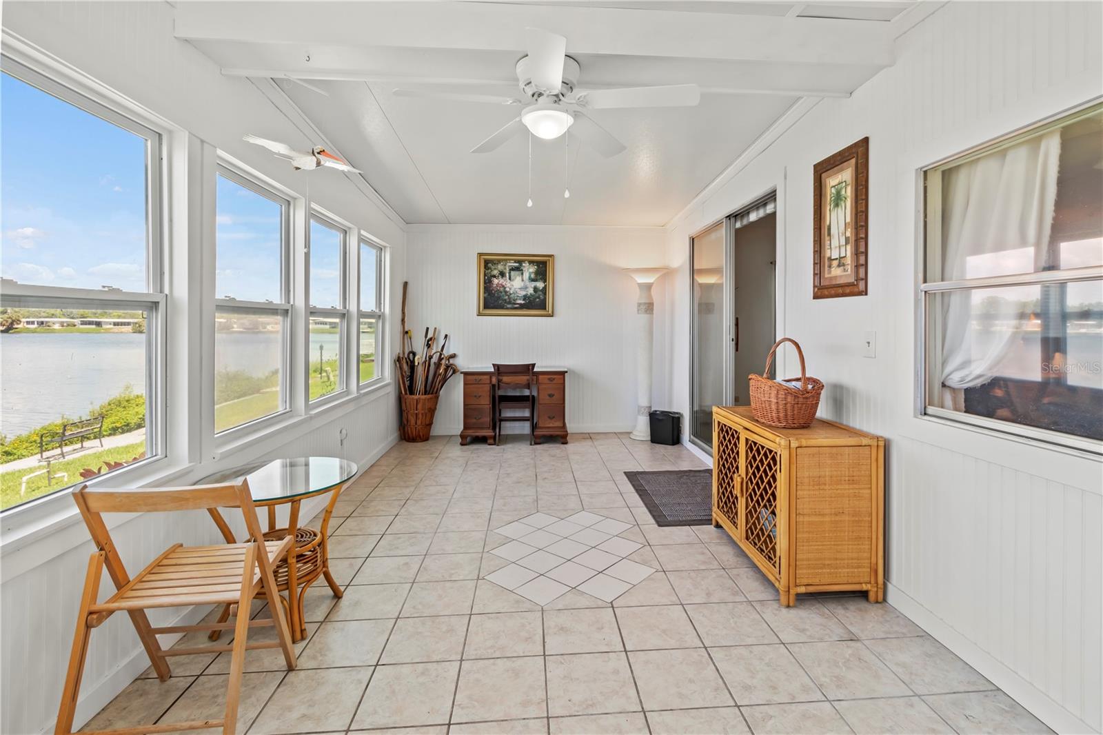 PALM LAKE ESTATES - Residential