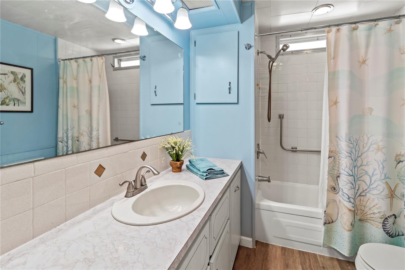 PALM LAKE ESTATES - Residential