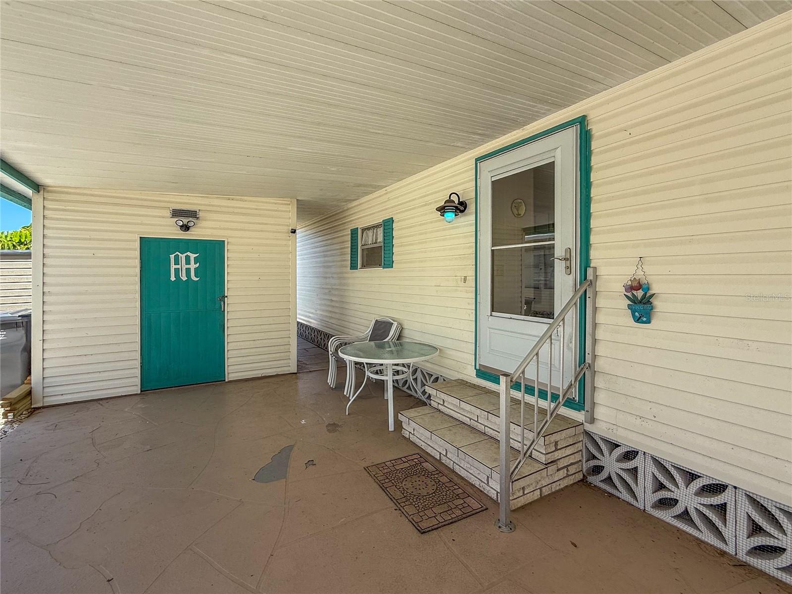 PALM LAKE ESTATES - Residential