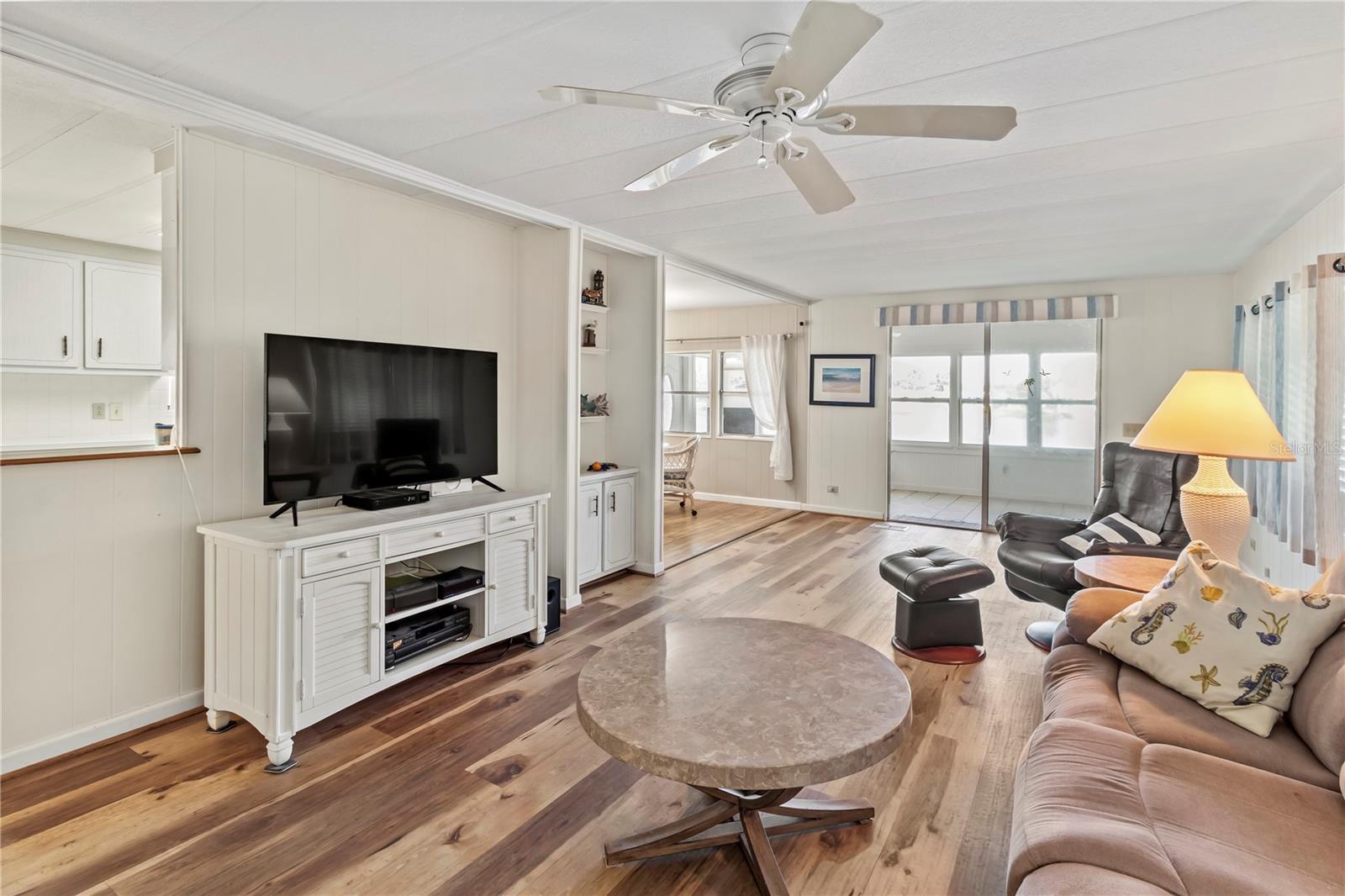 PALM LAKE ESTATES - Residential