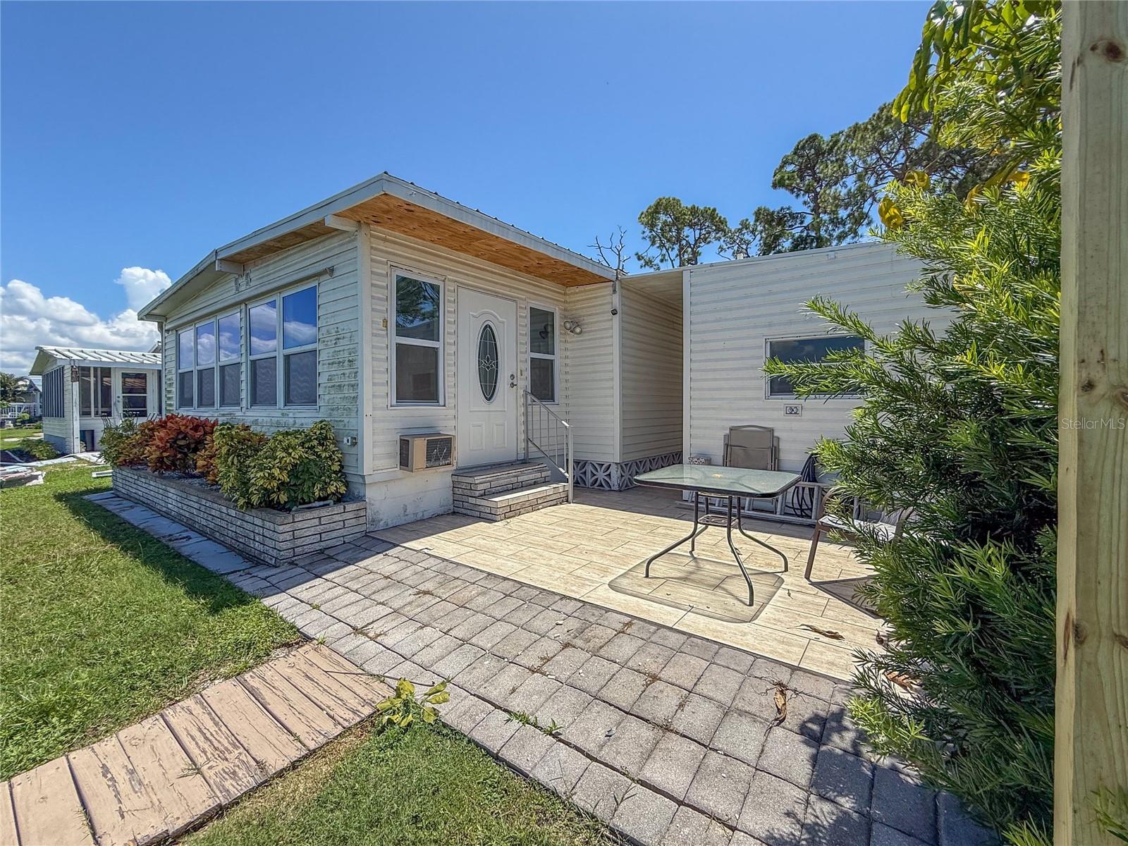 PALM LAKE ESTATES - Residential