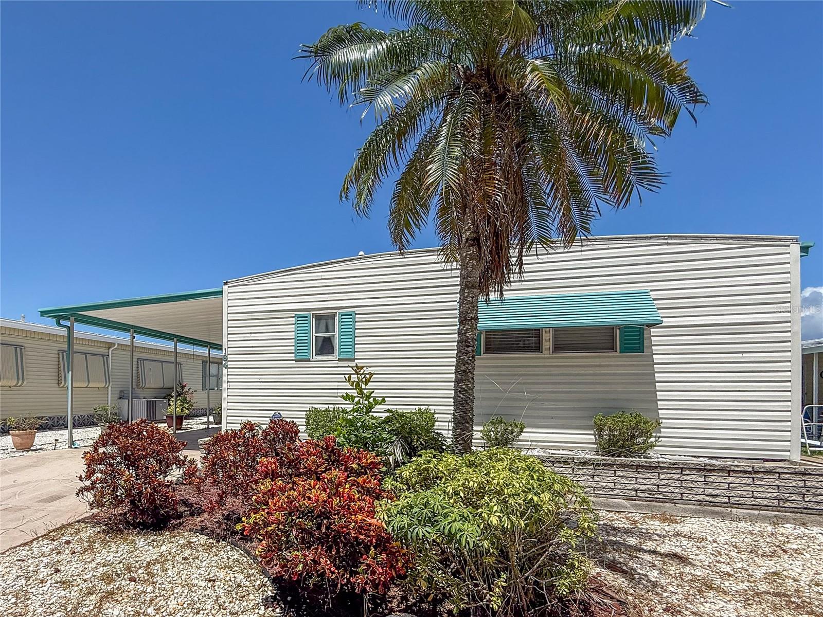 PALM LAKE ESTATES - Residential