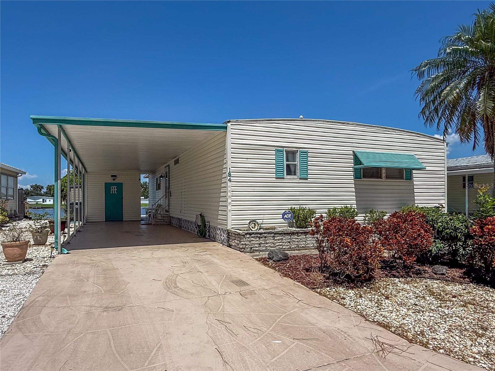 PALM LAKE ESTATES - Residential