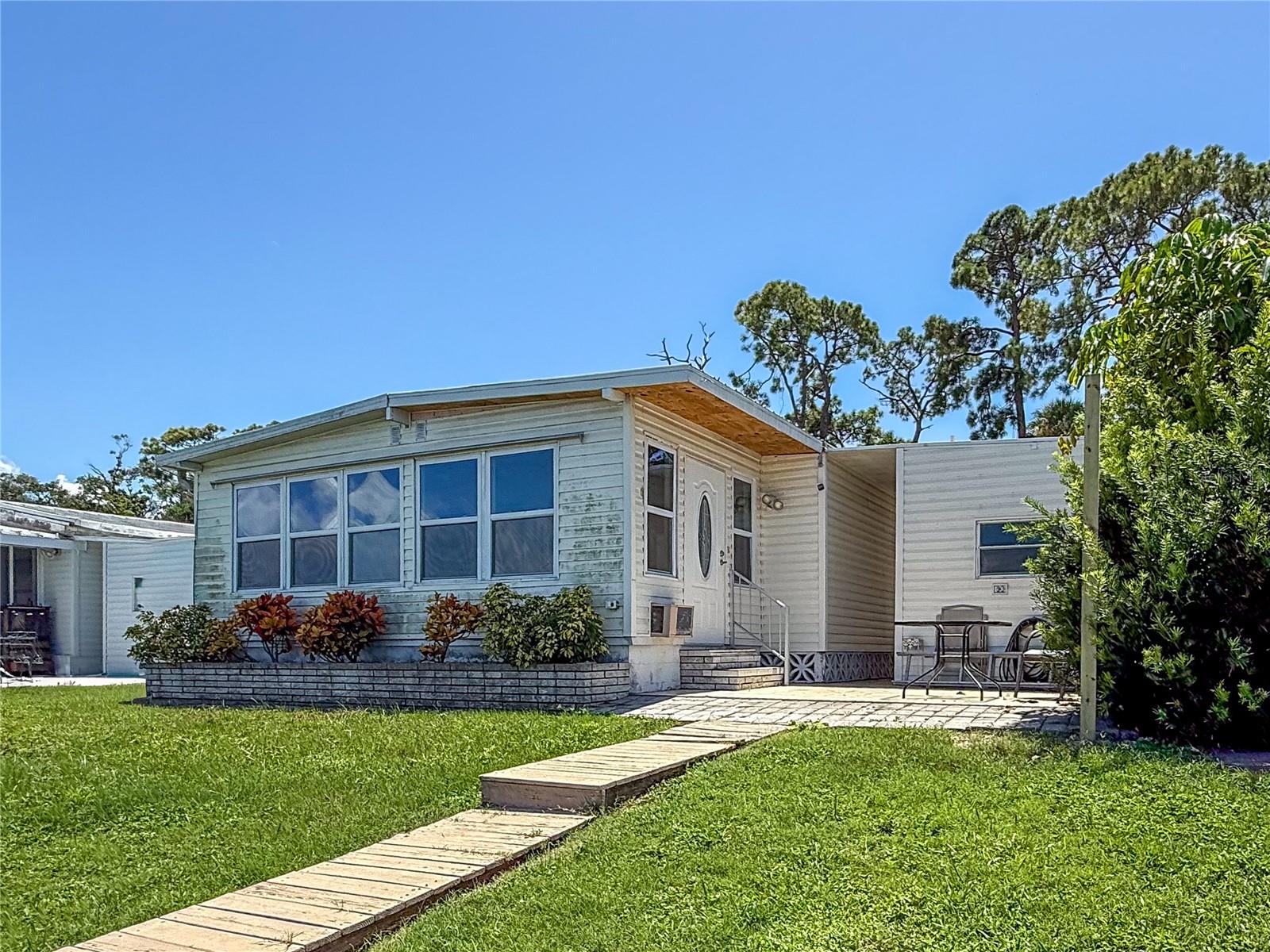 PALM LAKE ESTATES - Residential