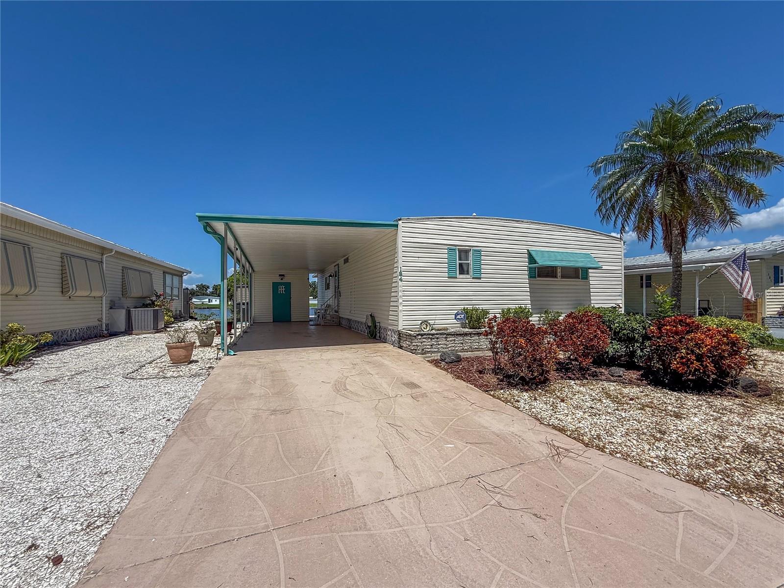 PALM LAKE ESTATES - Residential