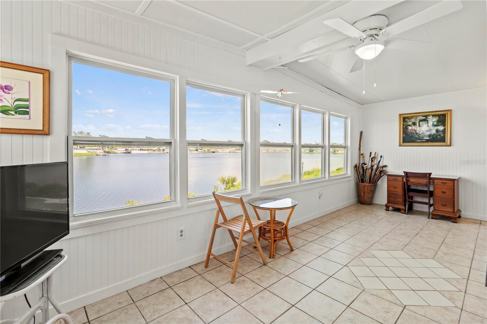 PALM LAKE ESTATES - Residential