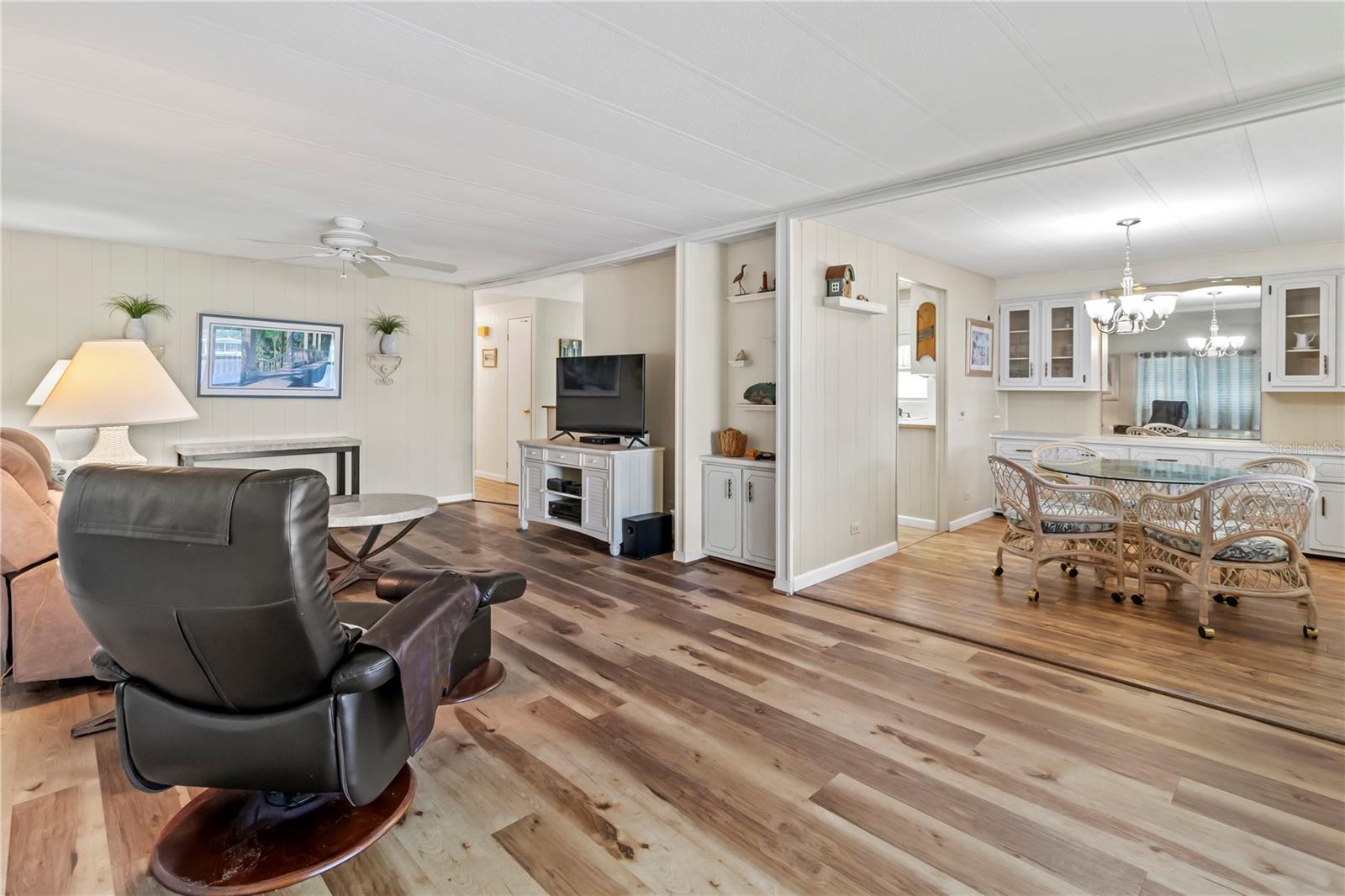 PALM LAKE ESTATES - Residential