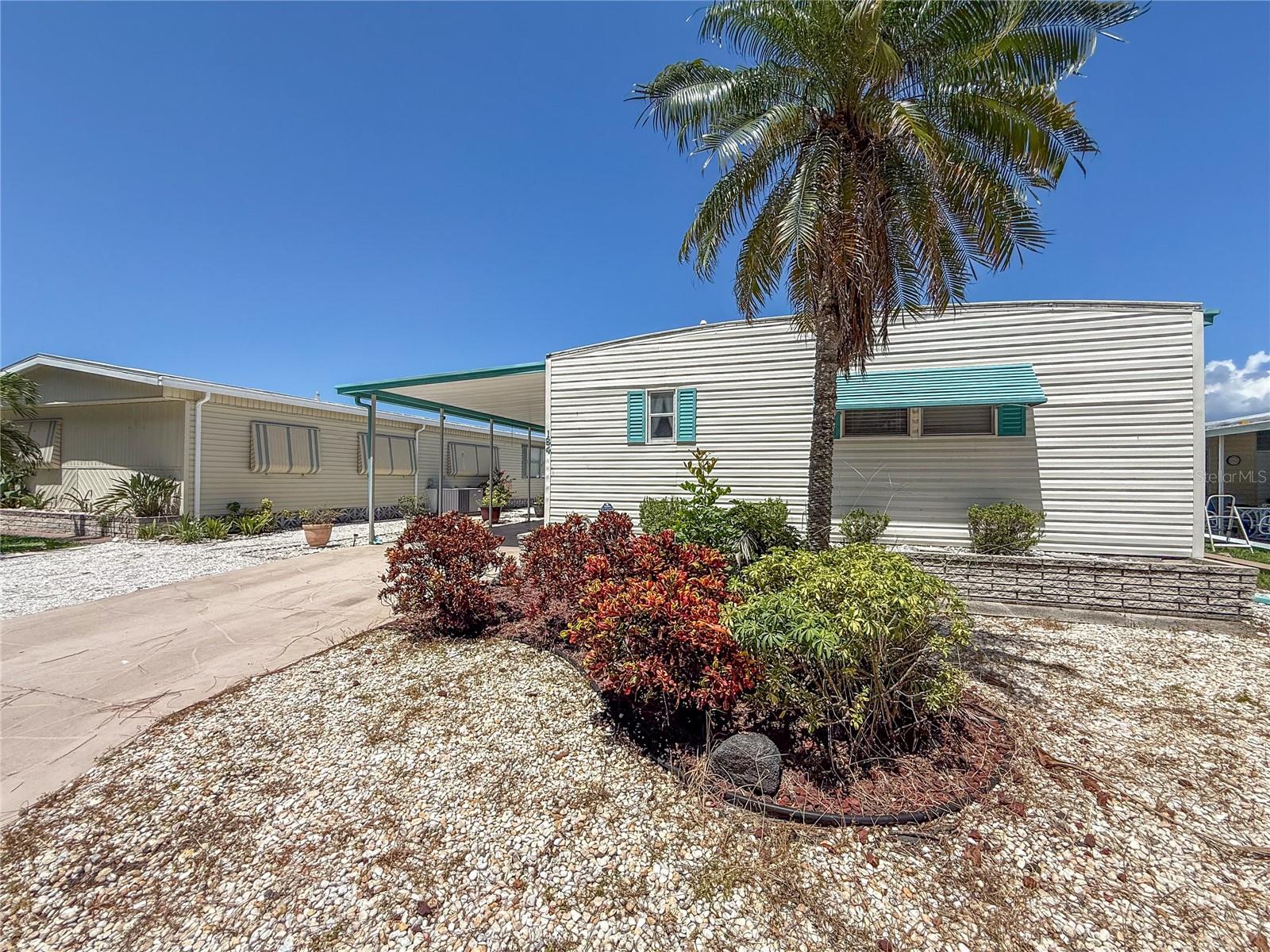 PALM LAKE ESTATES - Residential