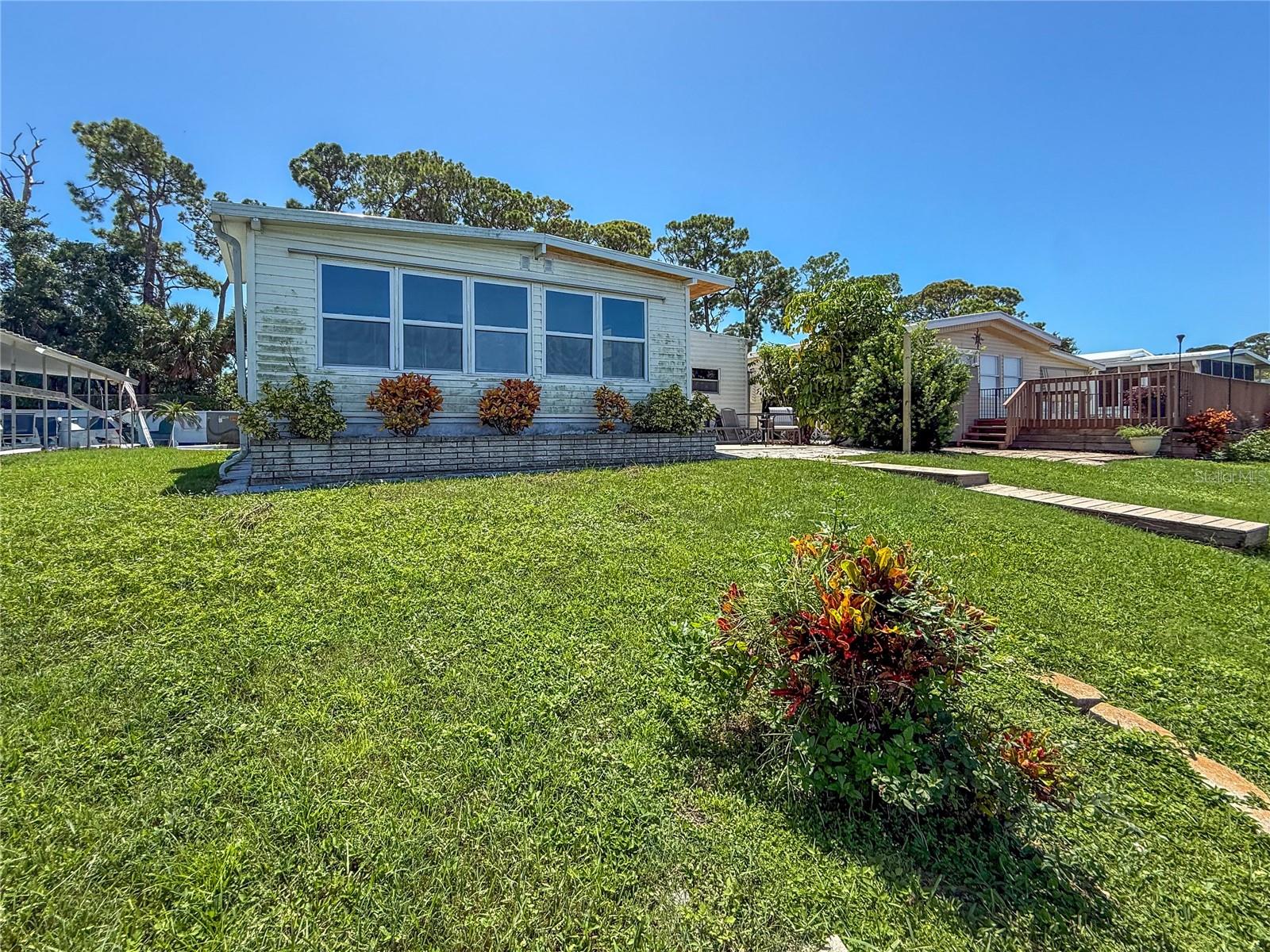 PALM LAKE ESTATES - Residential