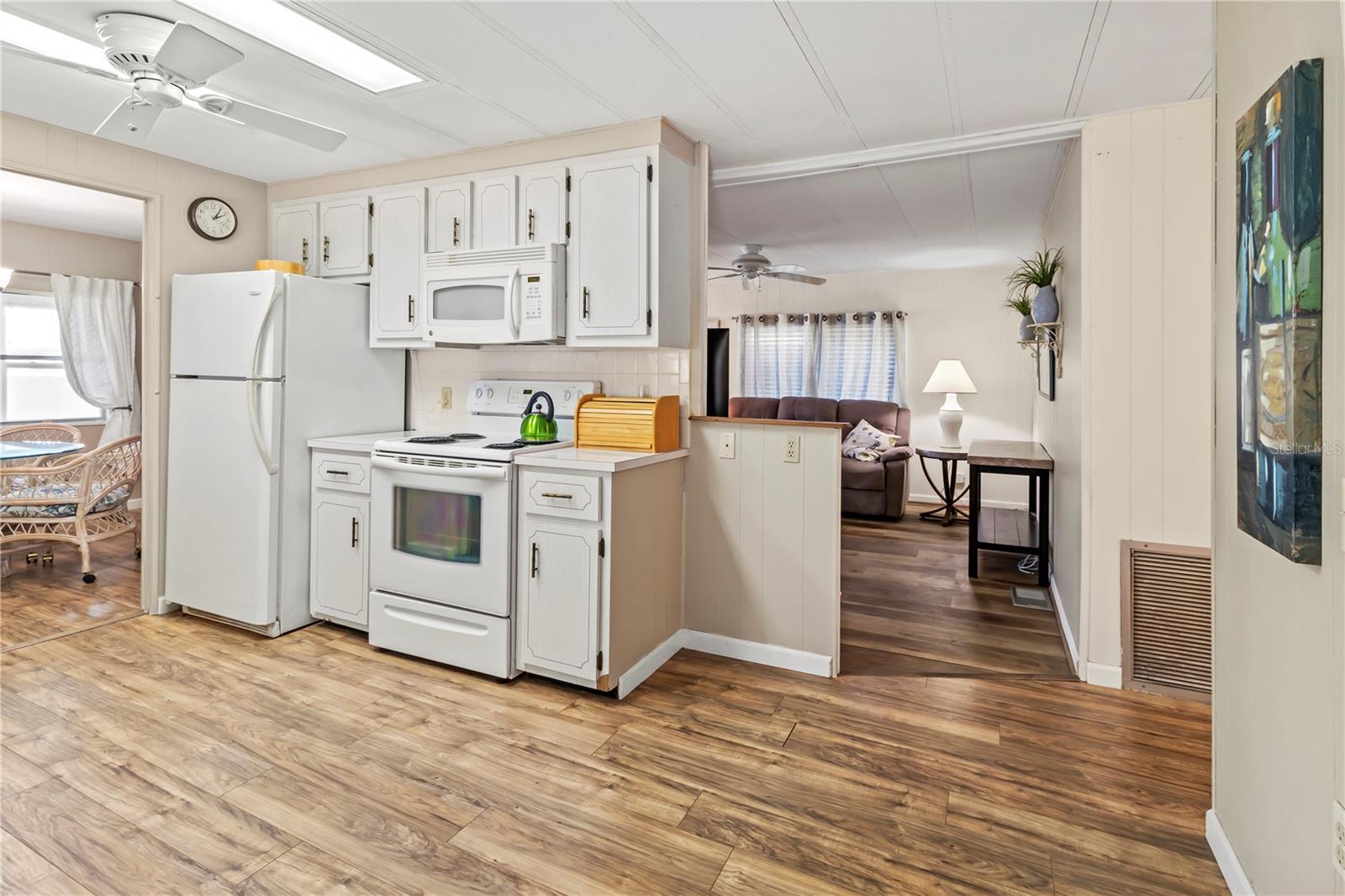 PALM LAKE ESTATES - Residential