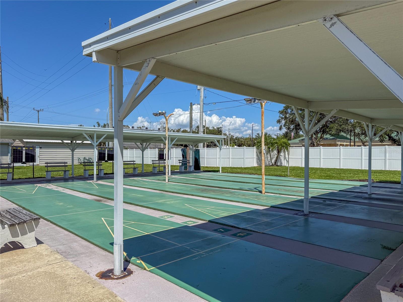 PALM LAKE ESTATES - Residential