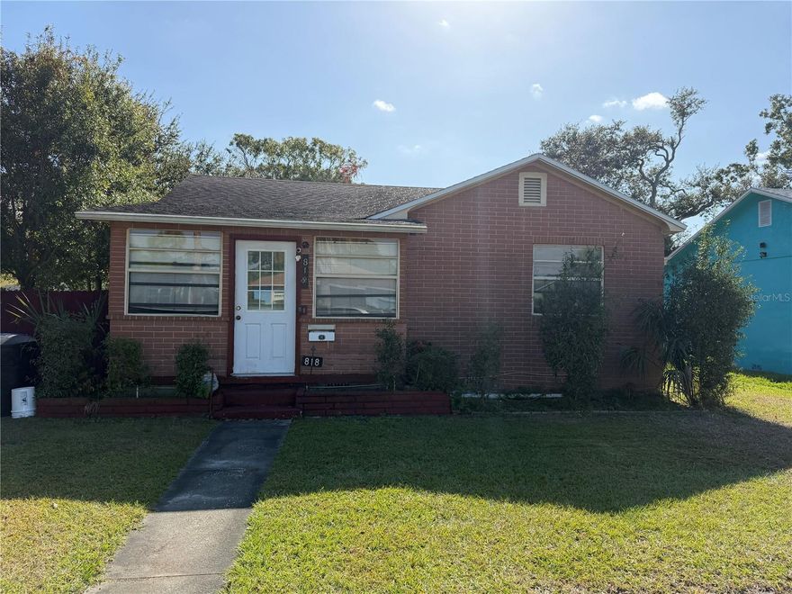 Cash or Hard money only. No assignable contracts. 10 min from downtown St. Pete. 2006 roof. 2011 HVAC. Did not flood in the past hurricane. 2024 Water heater. 2023 shed. Alley access.