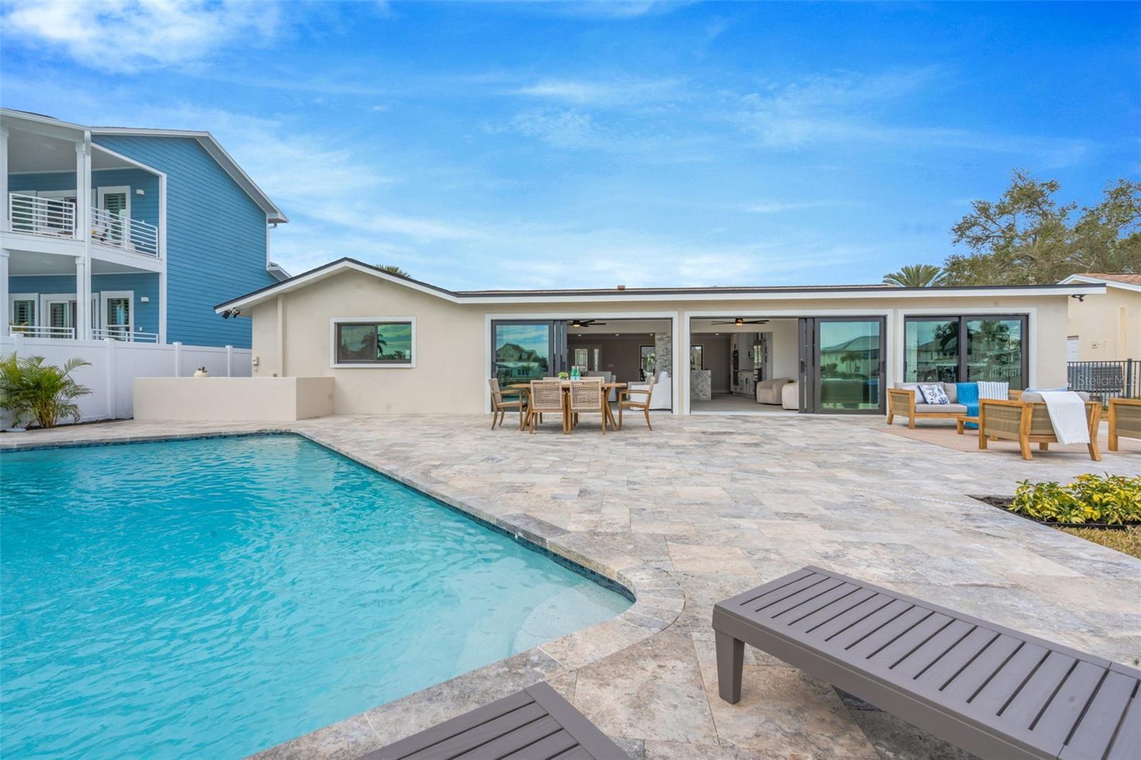 CAPRI ISLE - Residential