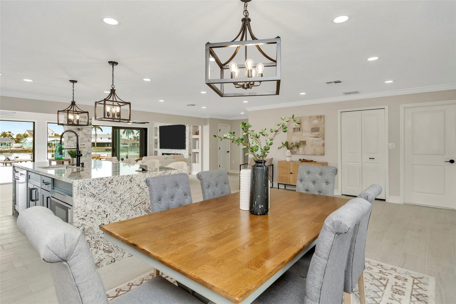 CAPRI ISLE - Residential