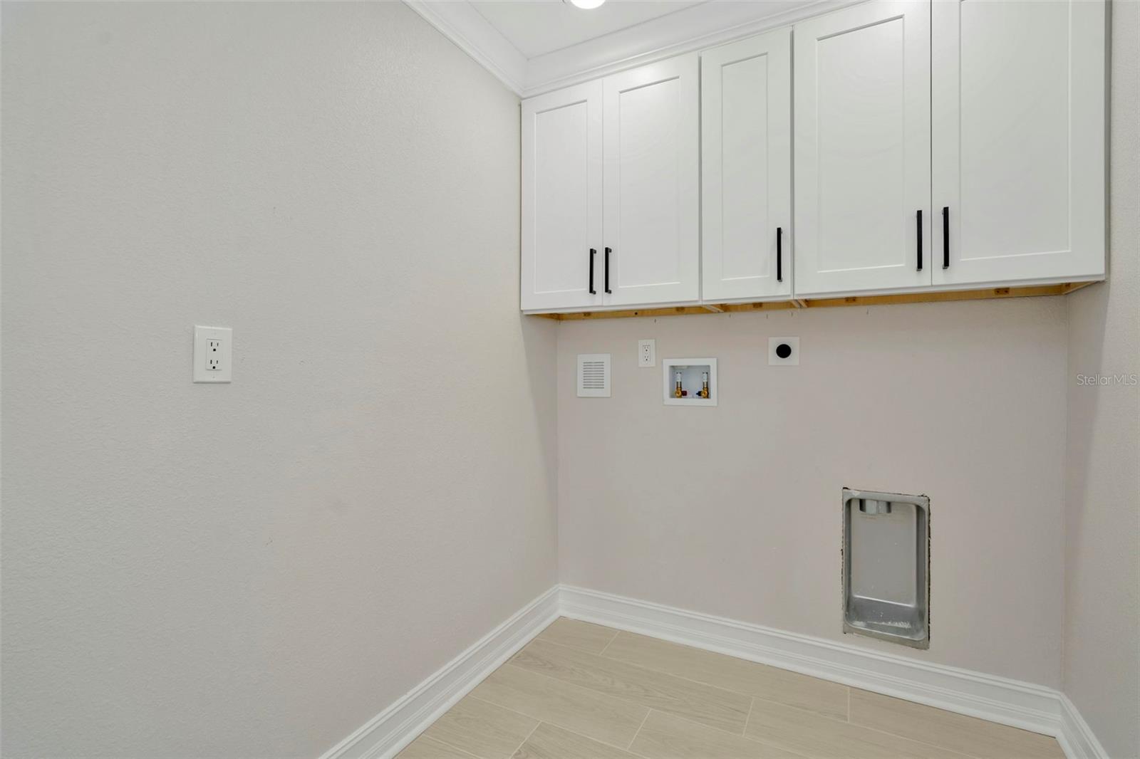 CAPRI ISLE - Residential